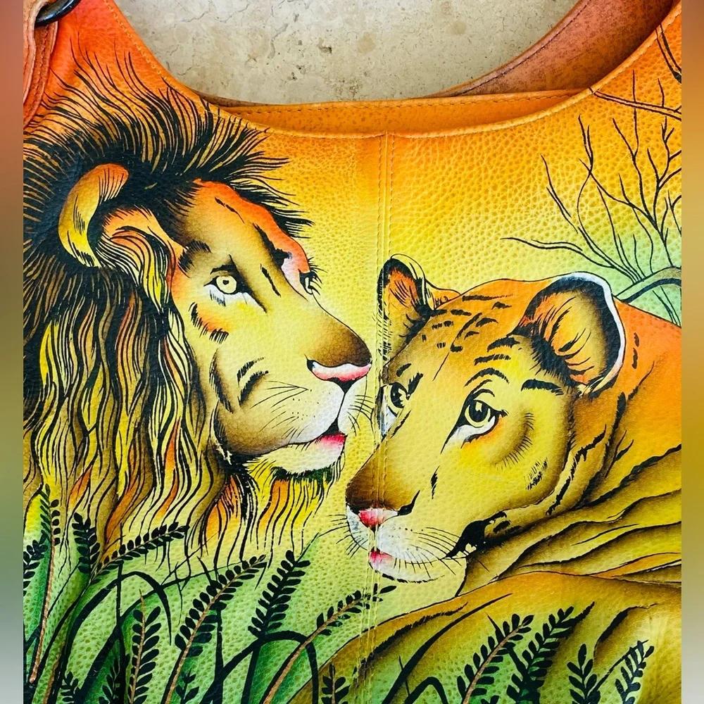 Rare Anuschka Lion In Love Hand Painted Leather Shoulder Bag With Extra Bags - Picture 3 of 7